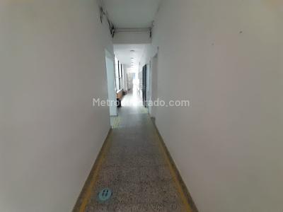 Casa de 5 alcobas en arriendo en Villa Nueva, Medellín, 310 m² · foto 15 de 20