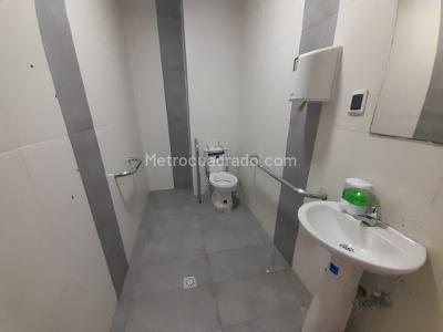 Casa de 5 alcobas en arriendo en Villa Nueva, Medellín, 310 m² · foto 16 de 20