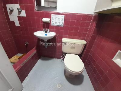 Casa de 5 alcobas en arriendo en Villa Nueva, Medellín, 310 m² · foto 18 de 20