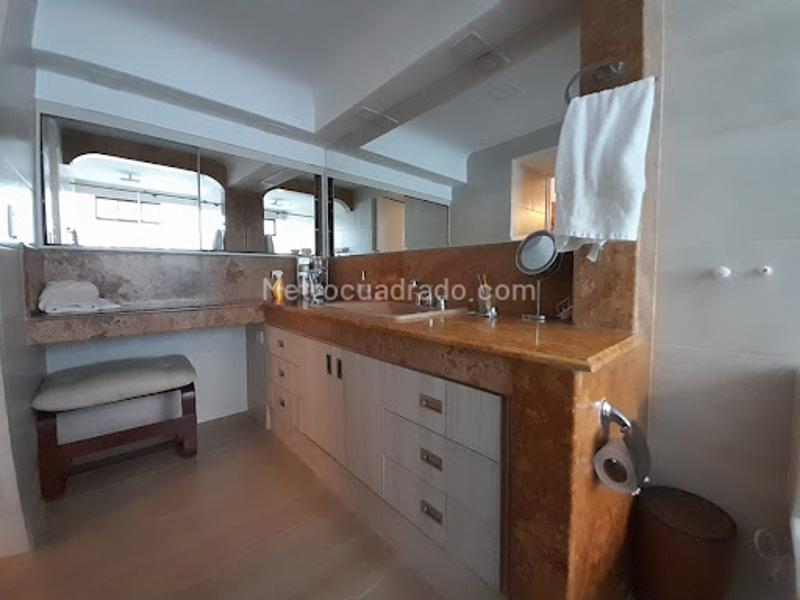 Casa Elegante de 4 Alcobas en Laureles Medellín - 3