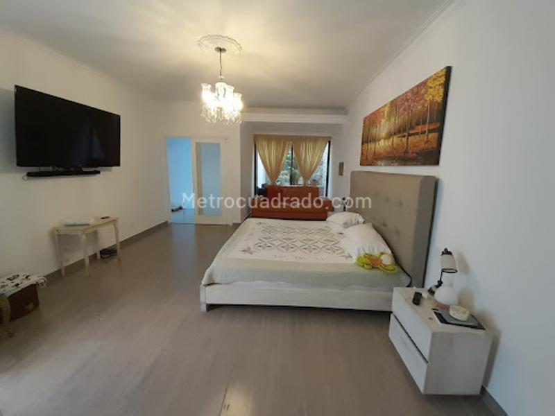 Casa Elegante de 4 Alcobas en Laureles Medellín - 5