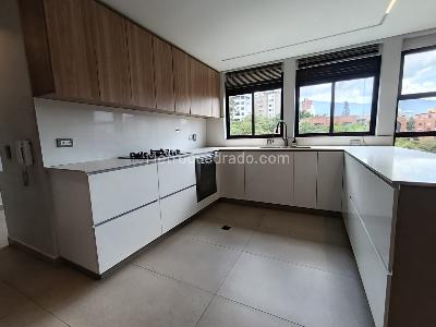 Apartamento de 3 alcobas en arriendo en San Lucas, Medellín, 370 m² · foto 4 de 20