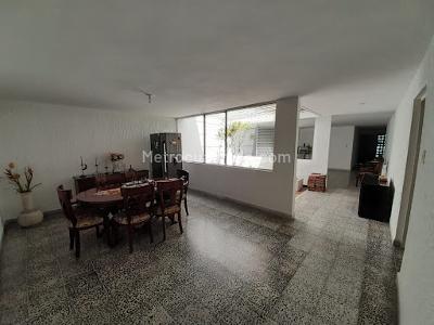 Casa de 5 alcobas en arriendo en Florida Nueva, Medellín, 375 m² · foto 3 de 20