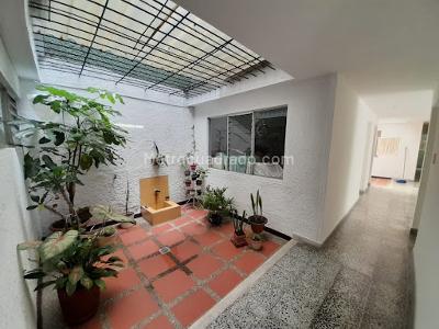Casa de 5 alcobas en arriendo en Florida Nueva, Medellín, 375 m² · foto 6 de 20