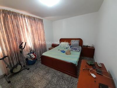 Casa de 5 alcobas en arriendo en Florida Nueva, Medellín, 375 m² · foto 18 de 20