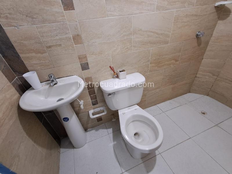 Versatile 5BR House in Calasanz - 3