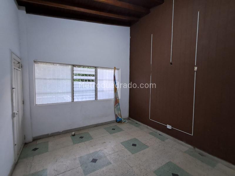 Versatile 5BR House in Calasanz - 8