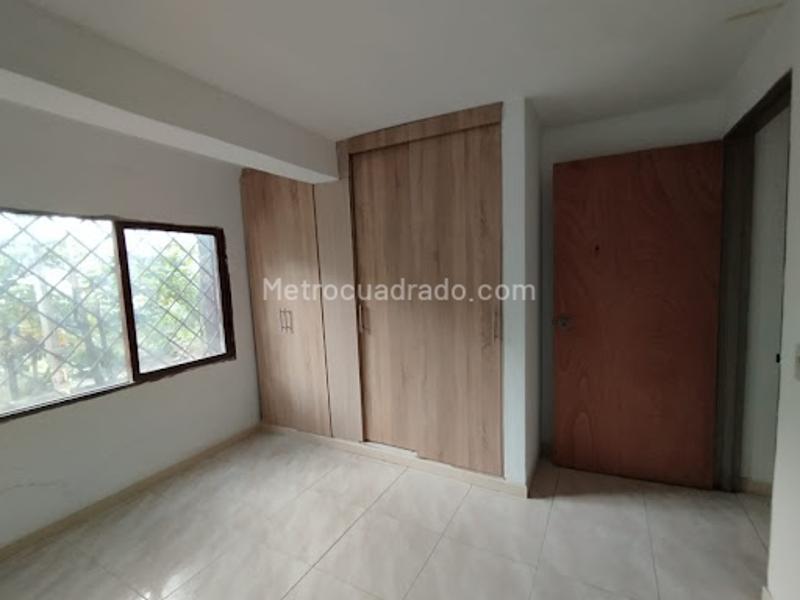 Spacious 4BR Apartment in Prado Medellin - 2