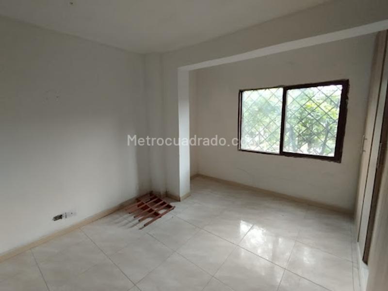 Spacious 4BR Apartment in Prado Medellin - 4