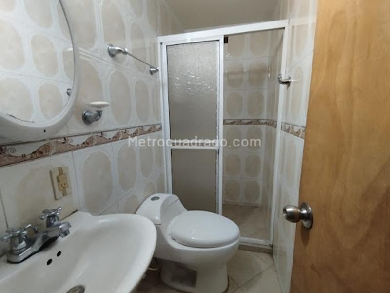 Spacious 4BR Apartment in Prado Medellin - 8