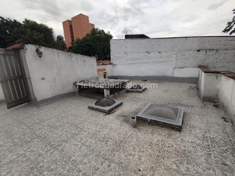 Spacious 4BR Apartment in Prado Medellin - 9