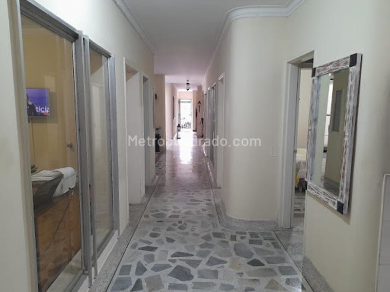 Commercial House with Spacious Areas in Estadio - 3