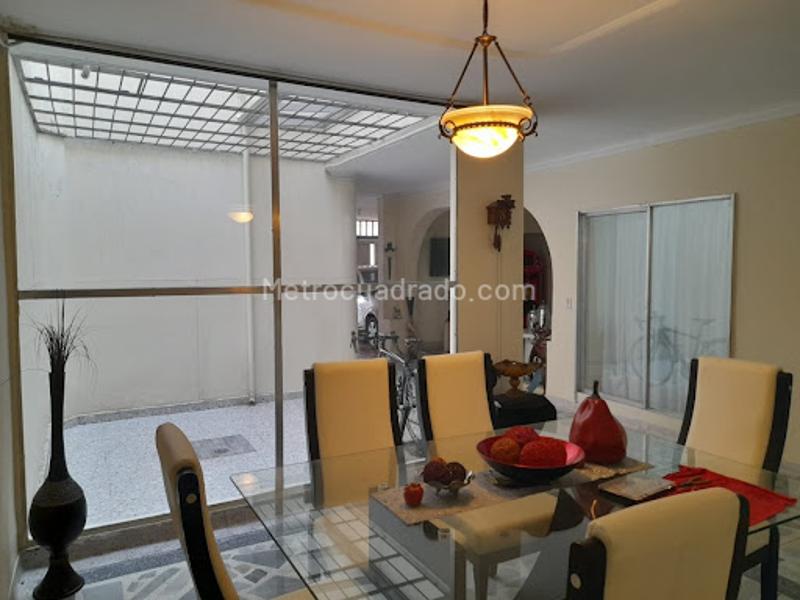 Commercial House with Spacious Areas in Estadio - 8