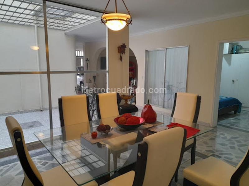 Commercial House with Spacious Areas in Estadio - 9