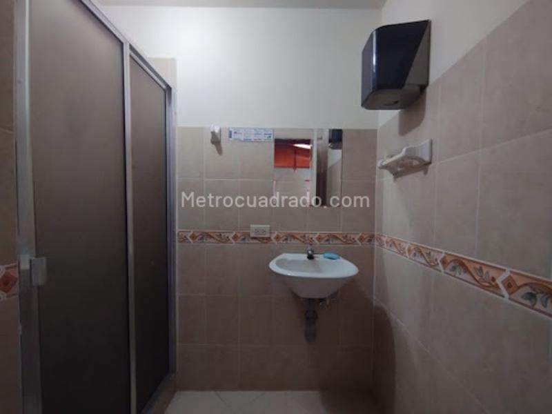 Magnífica Casa Comercial en Suramericana - 2