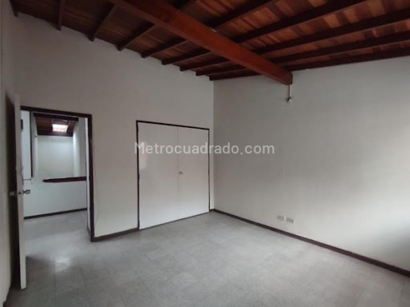 Magnífica Casa Comercial en Suramericana - 3