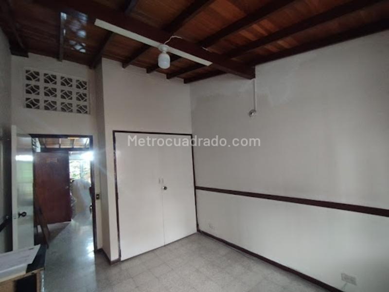 Magnífica Casa Comercial en Suramericana - 7