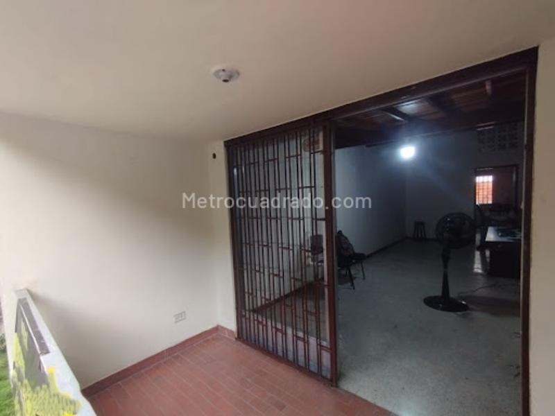 Magnífica Casa Comercial en Suramericana - 9