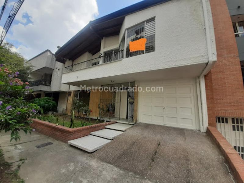 Casa Comercial Amplia en Alameda, Belén