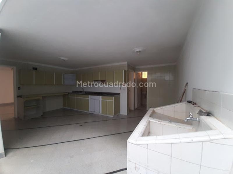 Casa Comercial Amplia en Alameda, Belén - 2