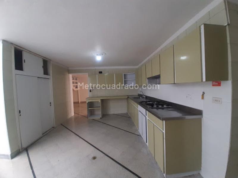 Casa Comercial Amplia en Alameda, Belén - 4