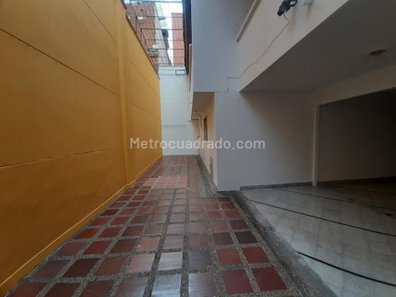 Casa Comercial Amplia en Alameda, Belén - 9