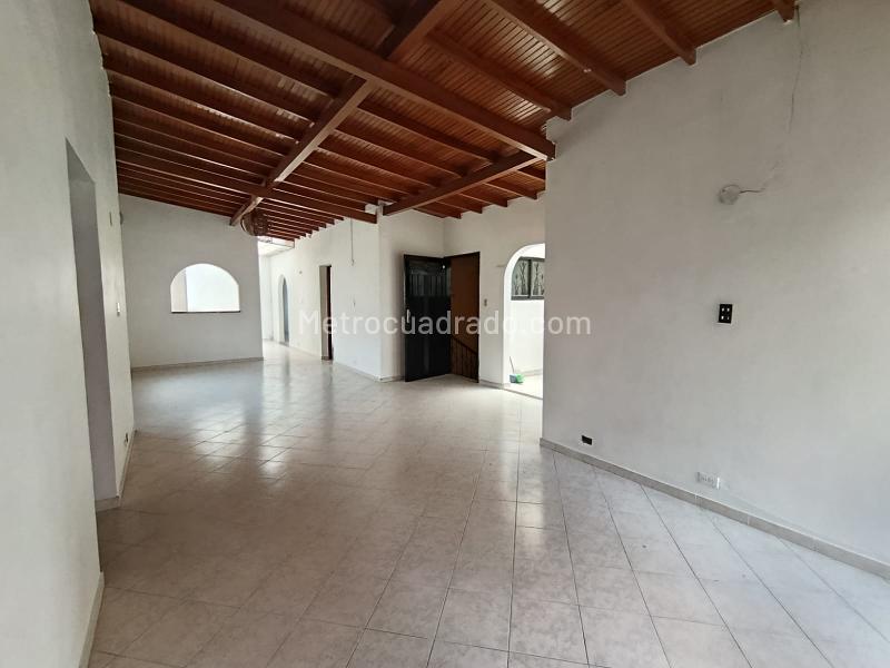 Casa Versátil de 4 Alcobas en La Floresta - 5