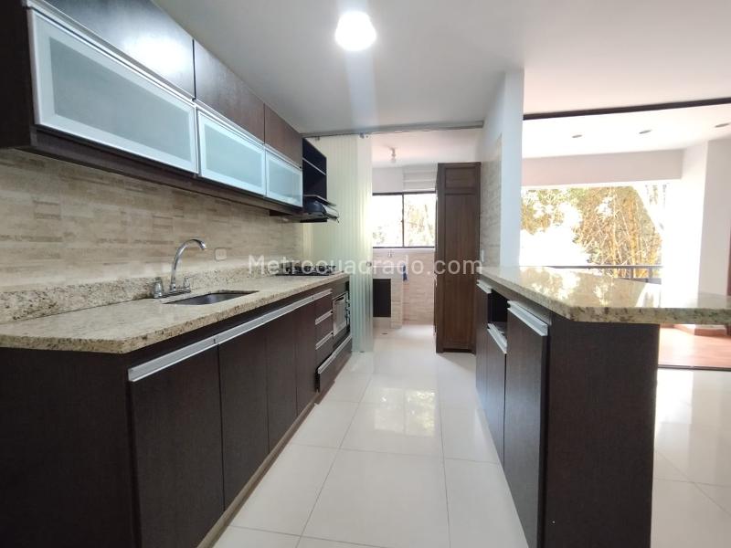 Amplio Apartamento de 2 Alcobas en Provenza - 2