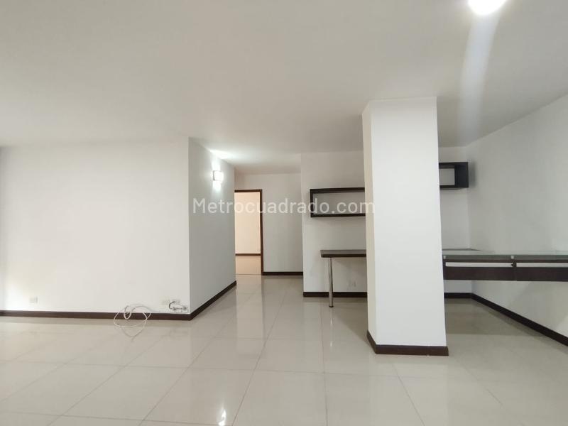 Amplio Apartamento de 2 Alcobas en Provenza - 9