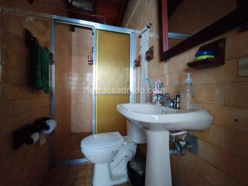 Casa Comercial de 5 Alcobas en Manila, El Poblado - 4