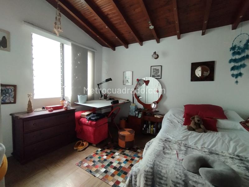 Casa Comercial de 5 Alcobas en Manila, El Poblado - 5