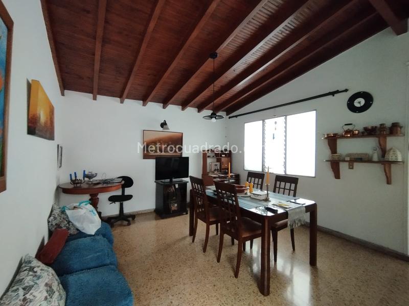 Casa Comercial de 5 Alcobas en Manila, El Poblado - 6