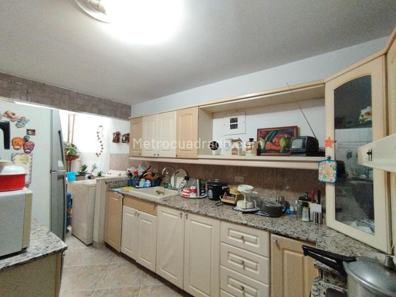 Casa Comercial de 5 Alcobas en Manila, El Poblado - 7