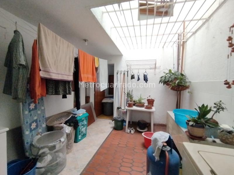 Casa Comercial de 5 Alcobas en Manila, El Poblado - 8