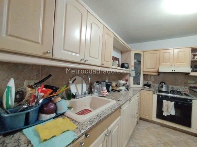 Casa Comercial de 5 Alcobas en Manila, El Poblado - 9