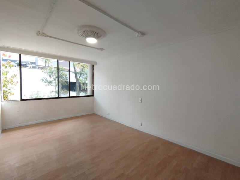 Excellent 4BR Apartment with Balcony in Las Lomas - 7