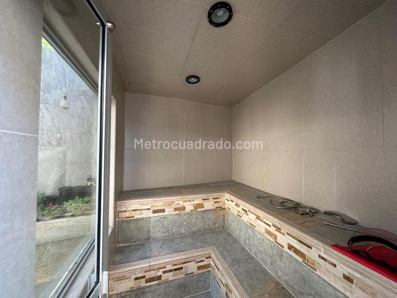 Excellent 5BR House in Altos Del Poblado - 2