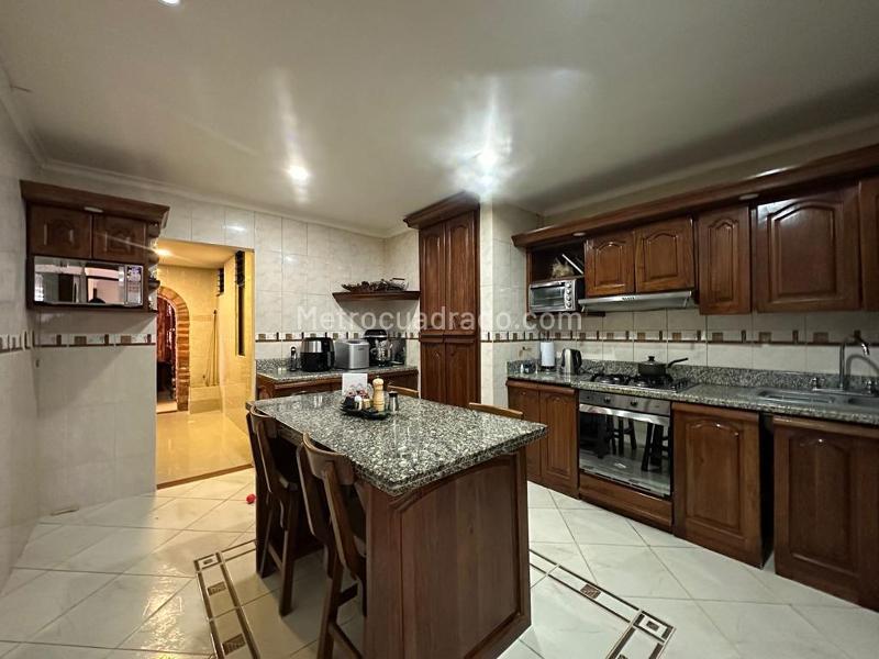 Excellent 5BR House in Altos Del Poblado - 4