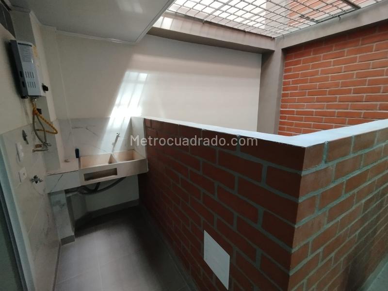 Estudio de 1 Alcoba Cerca al Metro de Floresta - 7