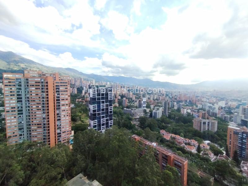 Modern 2BR Apartment with Balcony in Altos Del Poblado