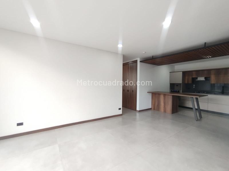 Modern 2BR Apartment with Balcony in Altos Del Poblado - 4