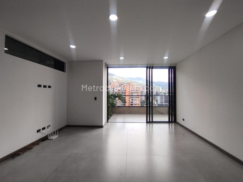 Modern 2BR Apartment with Balcony in Altos Del Poblado - 7