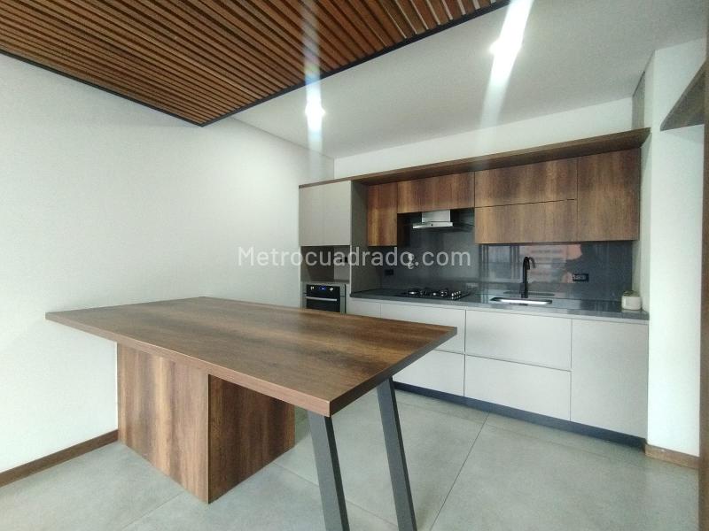 Modern 2BR Apartment with Balcony in Altos Del Poblado - 8
