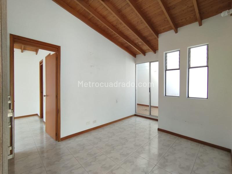 Elegant 4BR Apartment in Altos Del Poblado - 7