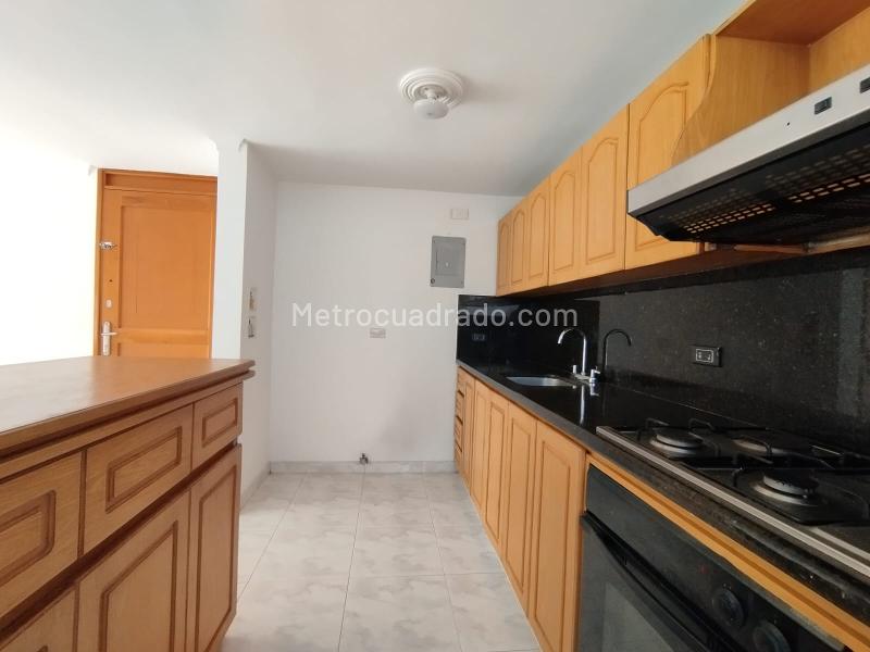 Elegant 4BR Apartment in Altos Del Poblado - 9