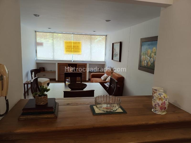 Bright 2BR Apartment in Lalinde - 4