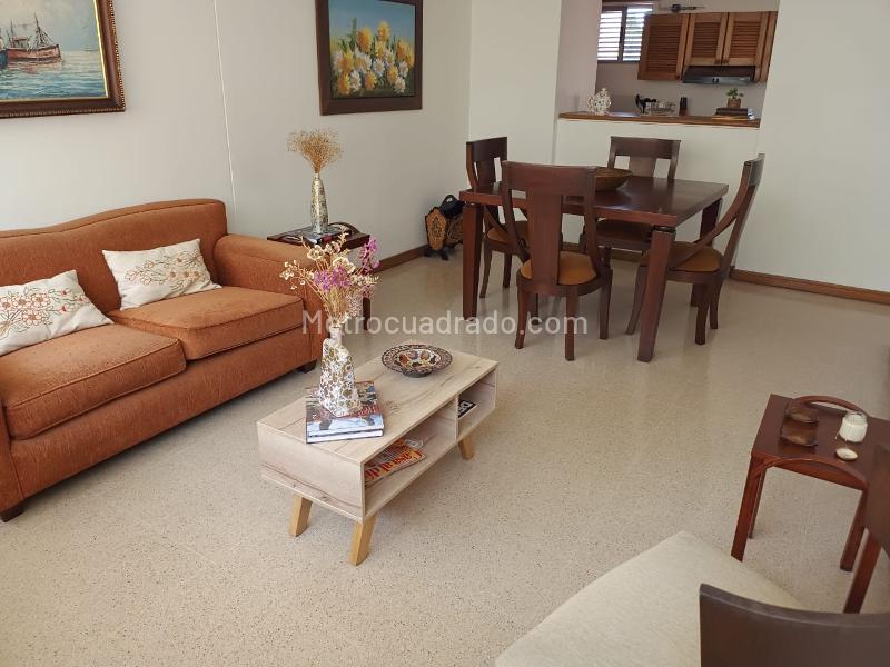 Bright 2BR Apartment in Lalinde - 5