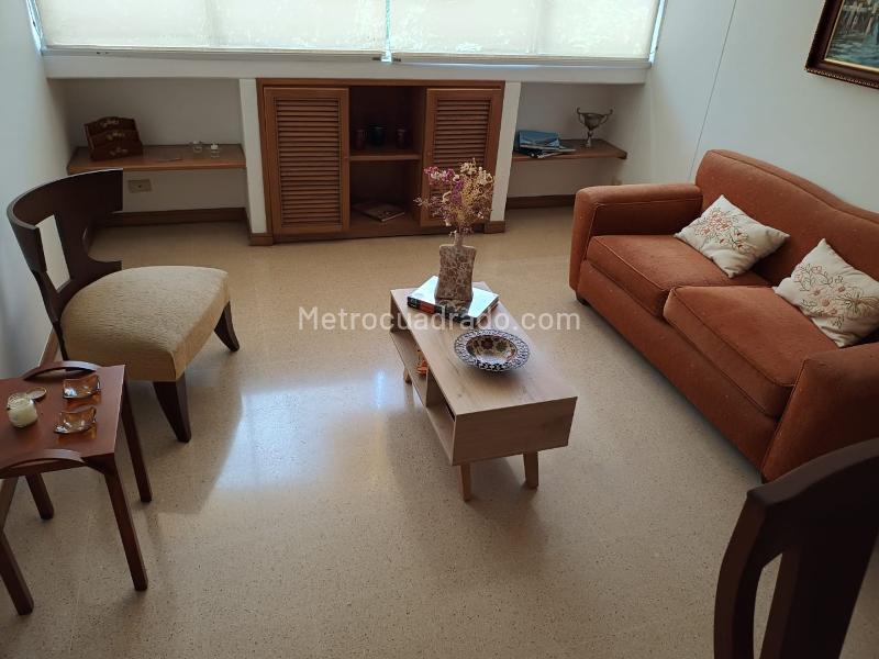 Bright 2BR Apartment in Lalinde - 6