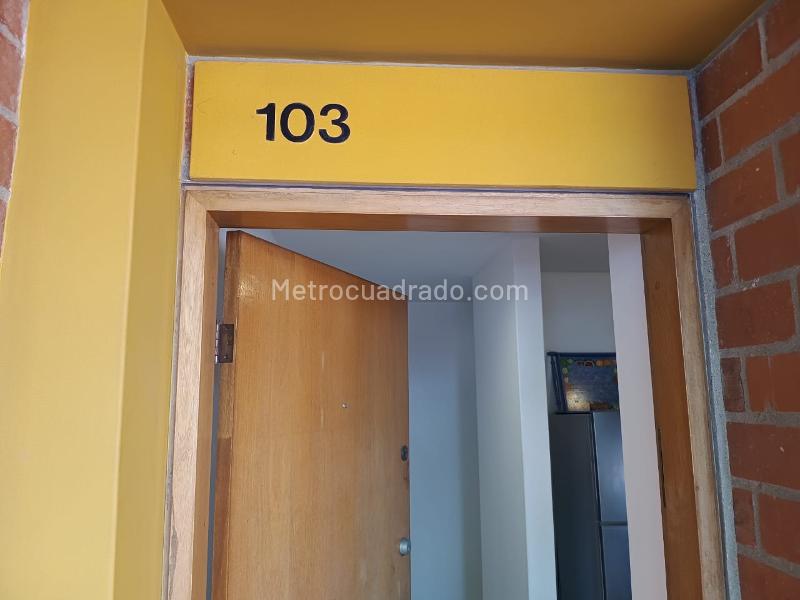 Bright 2BR Apartment in Lalinde - 9