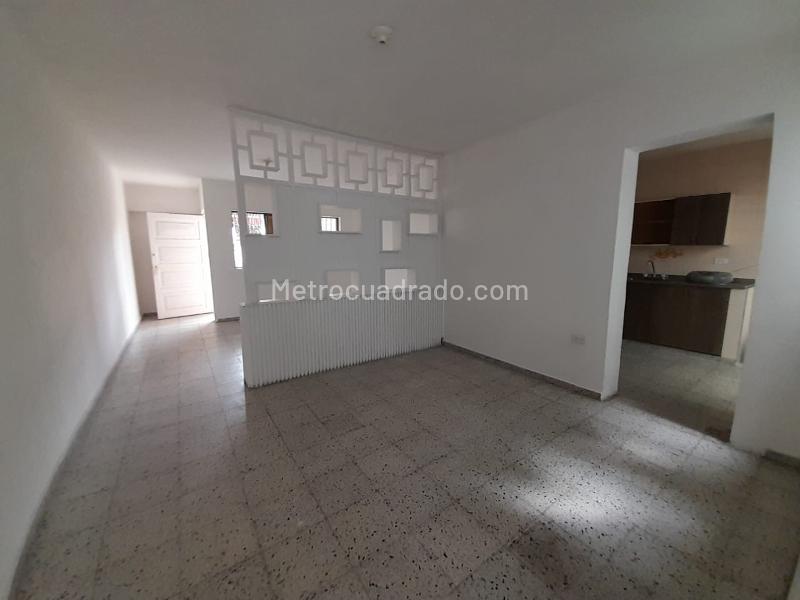 4BR House in El Nogal Los Almendros with Great Access - 7